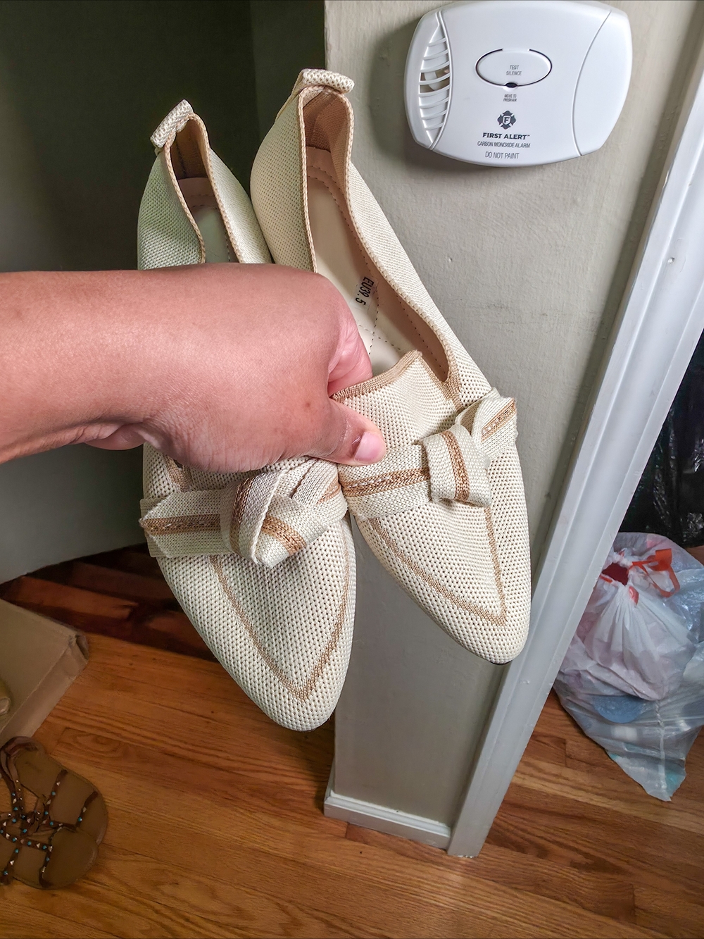 Women's Cream Knot-Accent Pointed Toe Flats